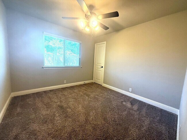 Building Photo - 1109 Abbey Ln