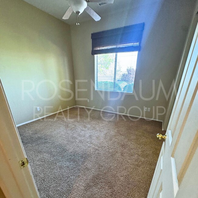 Building Photo - Beautiful 3-bedrooms, 2-baths home in the ...