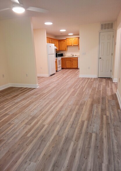 Building Photo - 12 Krista Cir