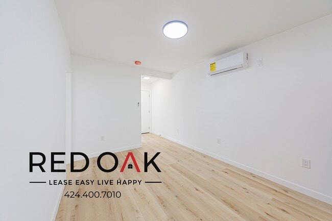 Building Photo - 211 1/2 W 47th St