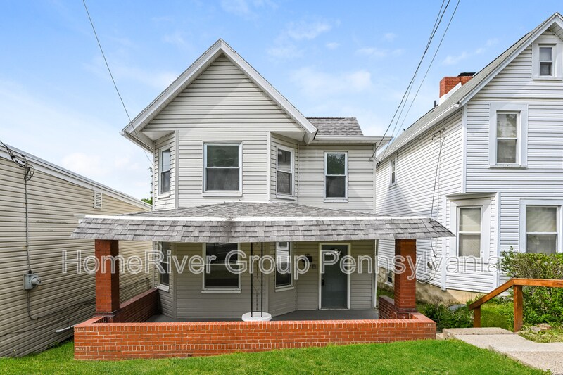 Primary Photo - 408 Leslie St