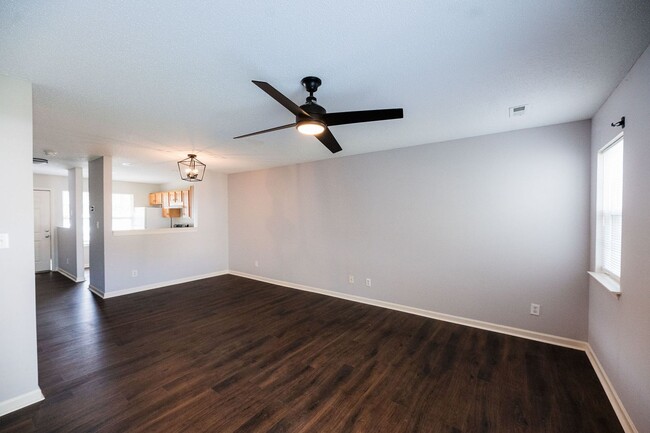 Building Photo - Amazing updated 2 bedroom 2.5 bathroom townhouse in NW Greensboro Keswick Place. Lawn care included.