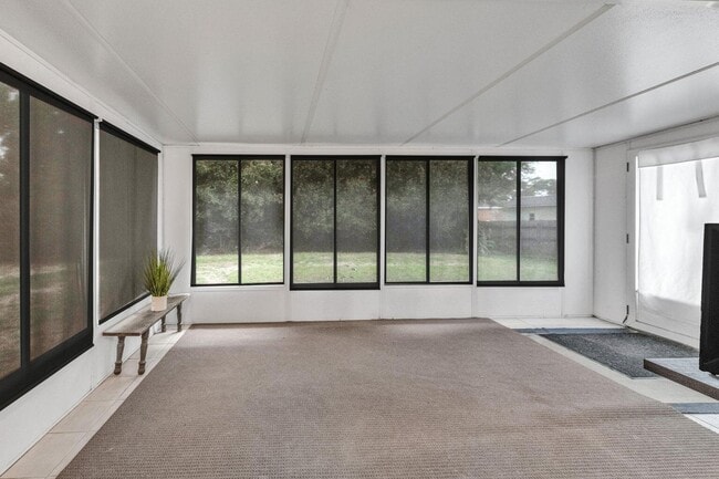 Building Photo - 6453 Garden Dr