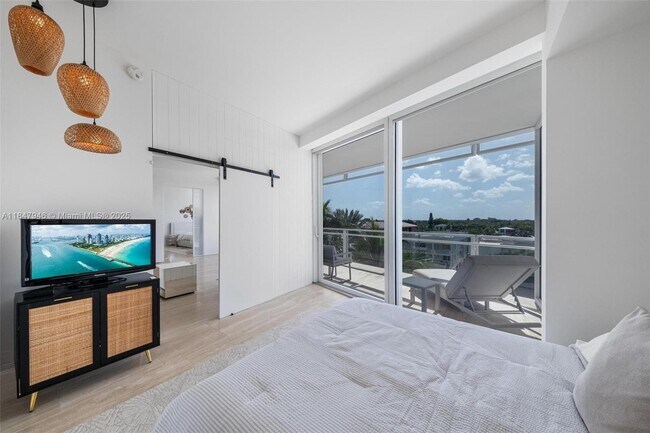 Building Photo - 9001 Collins Ave