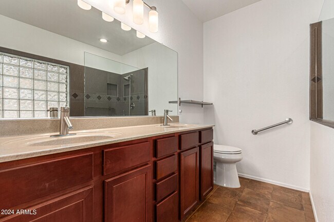 Building Photo - 10847 W Avenida Del Rey