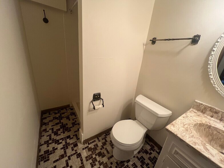 Building Photo - 7313 Farmington Way