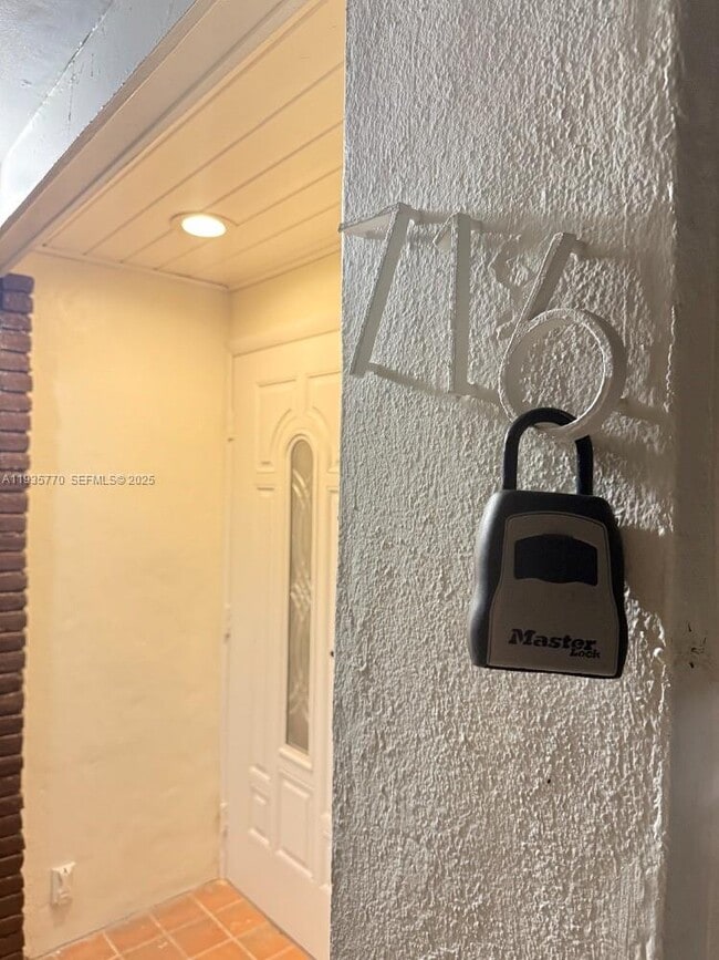 Building Photo - 716 NE 7th St