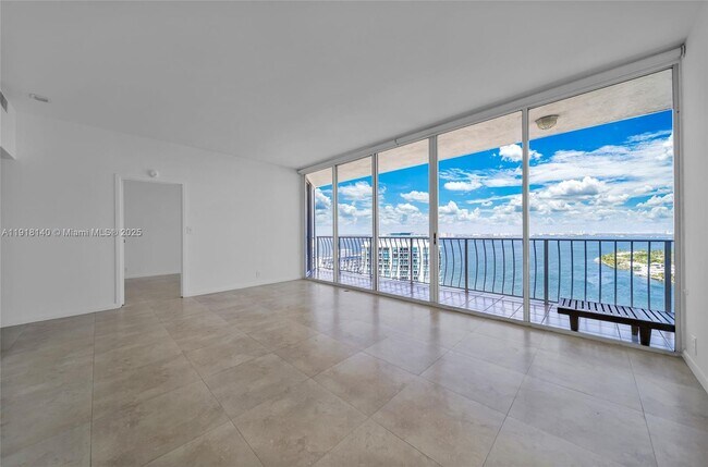 Building Photo - 7601 E Treasure Dr