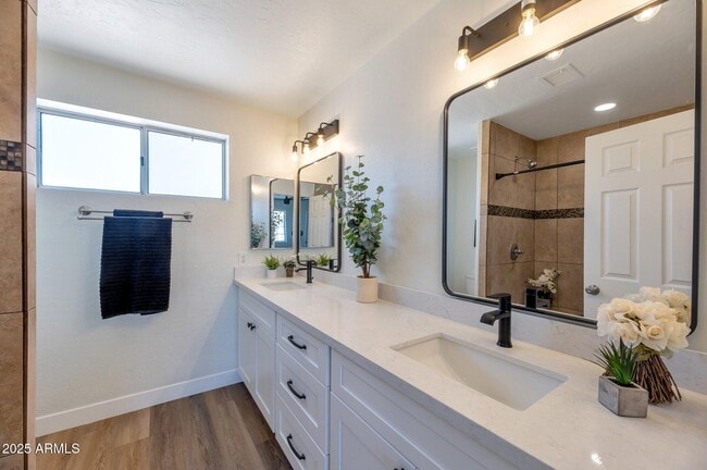 Building Photo - 829 N Bluejay Dr