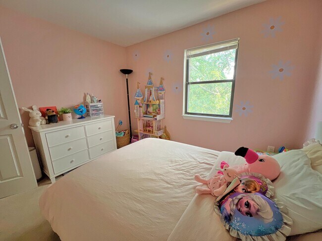 Building Photo - 950 Barton Oaks Pl