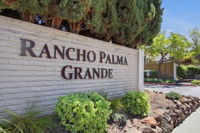 Building Photo - Updated 2BR/2BA Townhome w/ Private Yard, Garage & Laundry