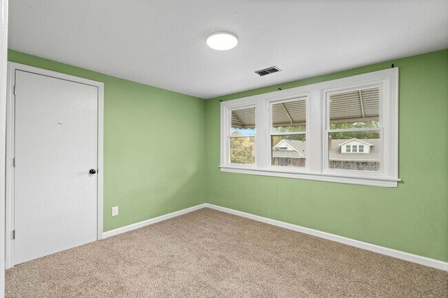 Building Photo - 2416 Sherry Rd