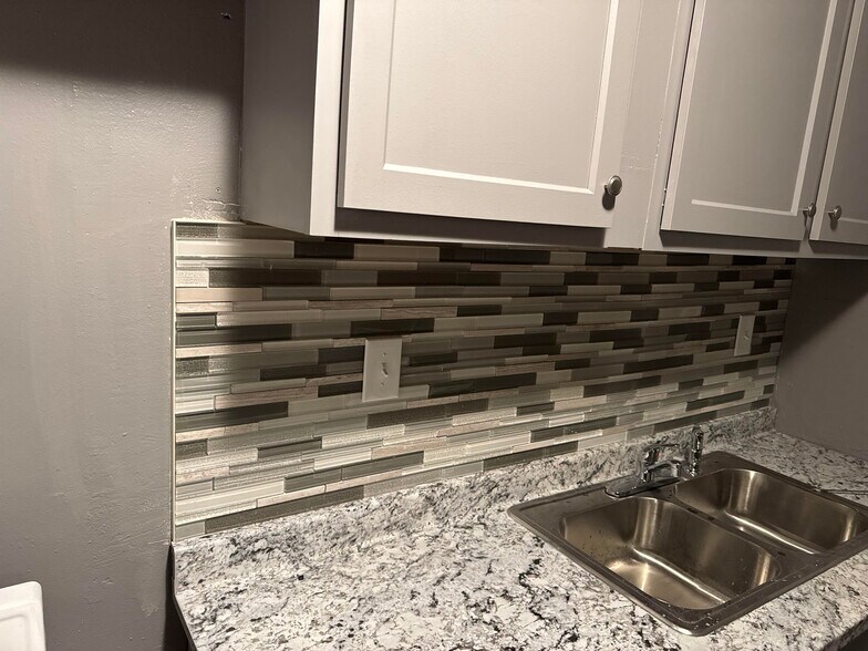 Building Photo - 7464 Southfield Fwy