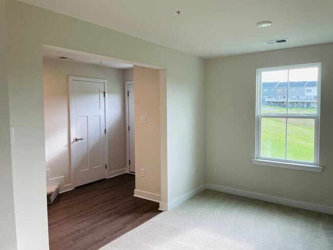 Building Photo - 507 Scarlet Maple Pl