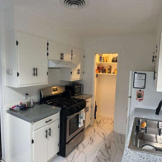 Building Photo - 913 Prentice Ln