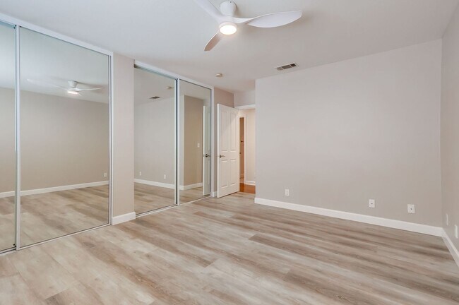 Building Photo - 926 S Leland St