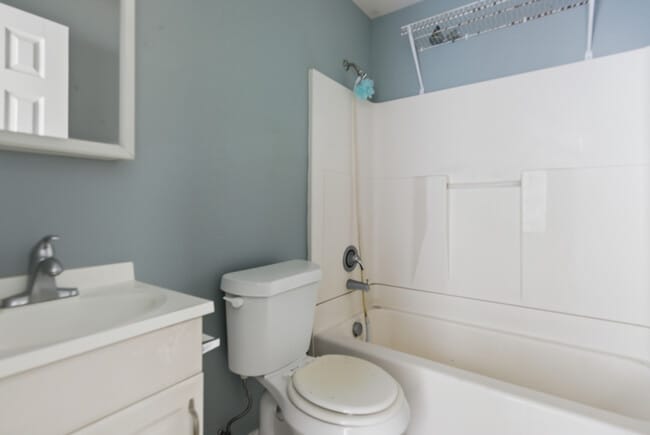 Building Photo - 7627 Windsor Oaks