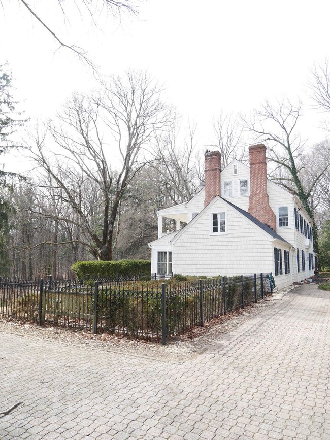 Building Photo - Stunning 1928 Estate Home in Caves Valley ...