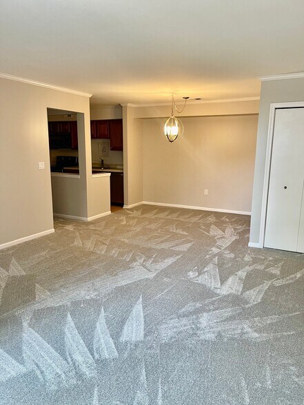 Building Photo - 113 Pinewood Cir