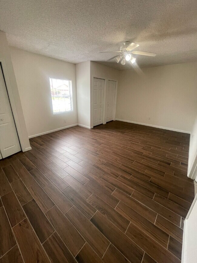 Building Photo - 4 Bedroom, 2 Bathroom Home in St. Cloud - Spacious 1612 Sq Ft