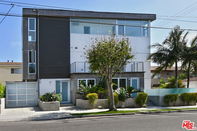 Building Photo - 11610 Ohio Ave