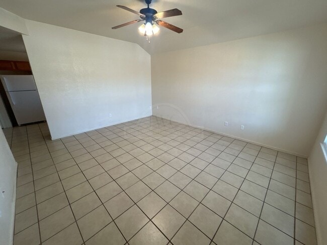 Building Photo - 509 W Ave B Ave