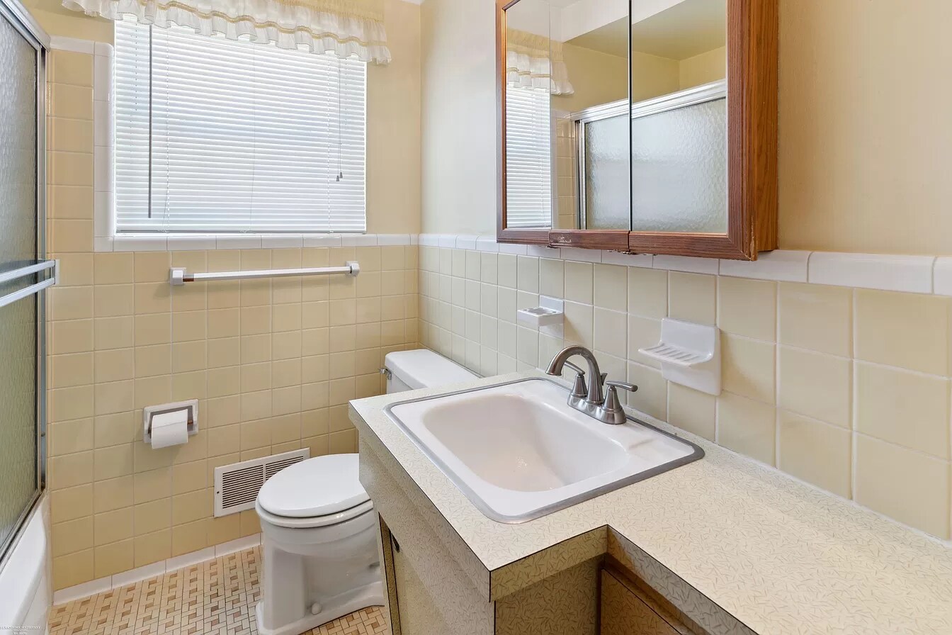 Building Photo - 25100 Marilyn Ave