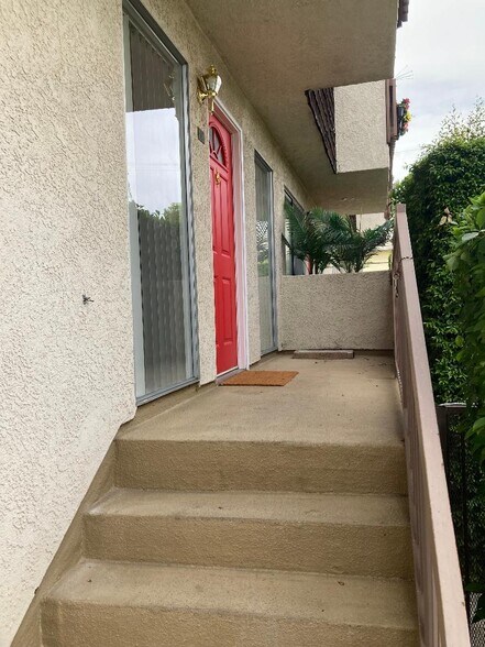 Building Photo - 4660 Coldwater Canyon Ave