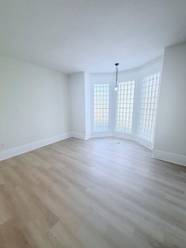 Building Photo - 2604 W 27th St