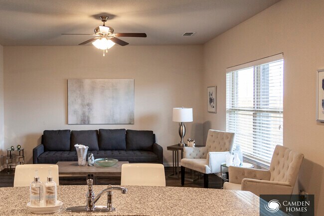 Building Photo - 1447 Streamside Dr