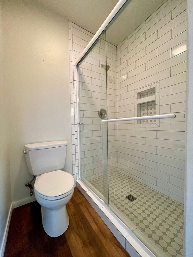 Building Photo - Gorgeous 4 Bedroom 2 Bathroom Home in Bonita!