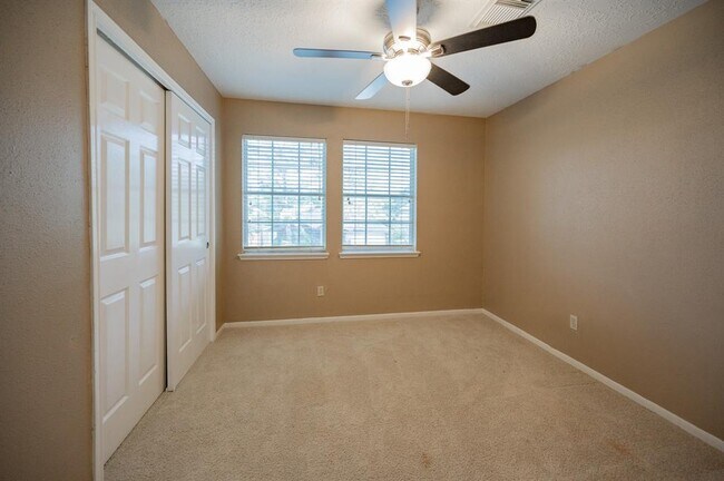 Building Photo - 1114 Gulfton Dr