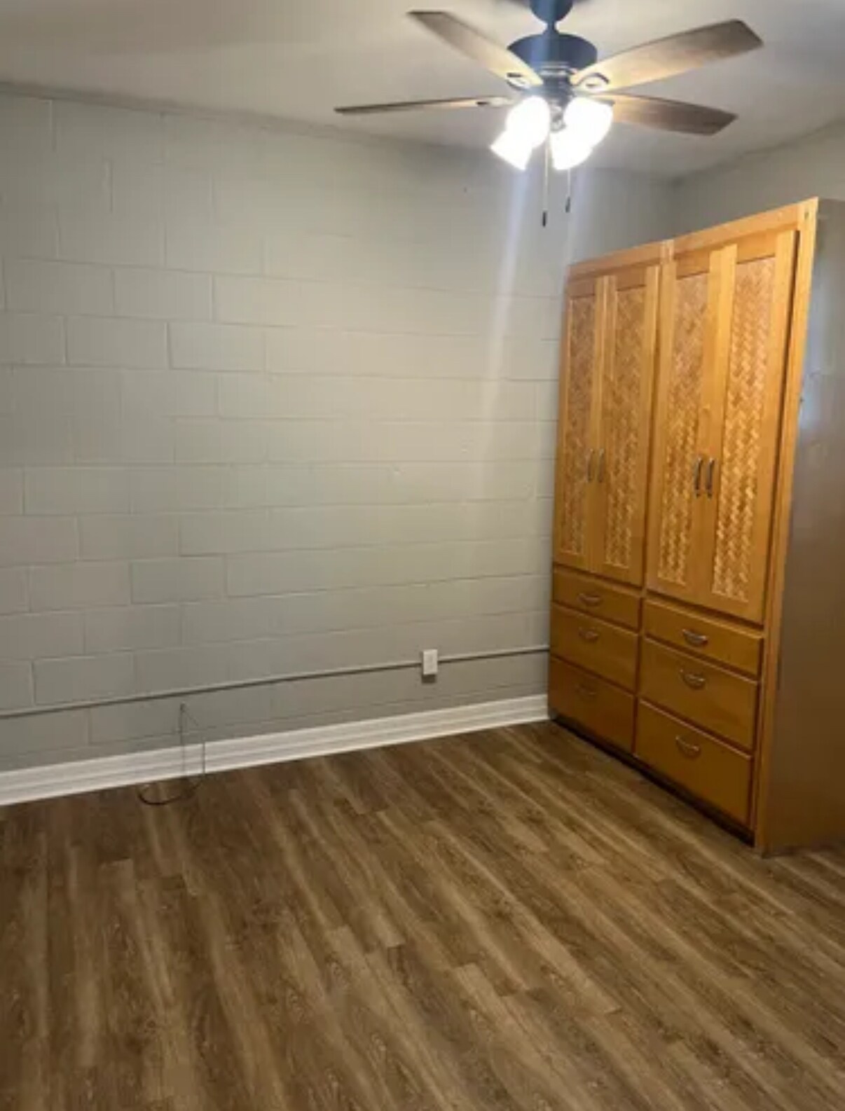 Building Photo - 8715 Fowler Ave