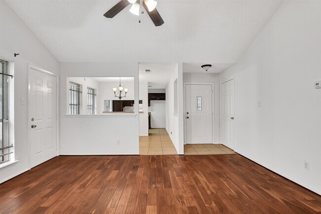 Building Photo - 17807 Glenmark Dr