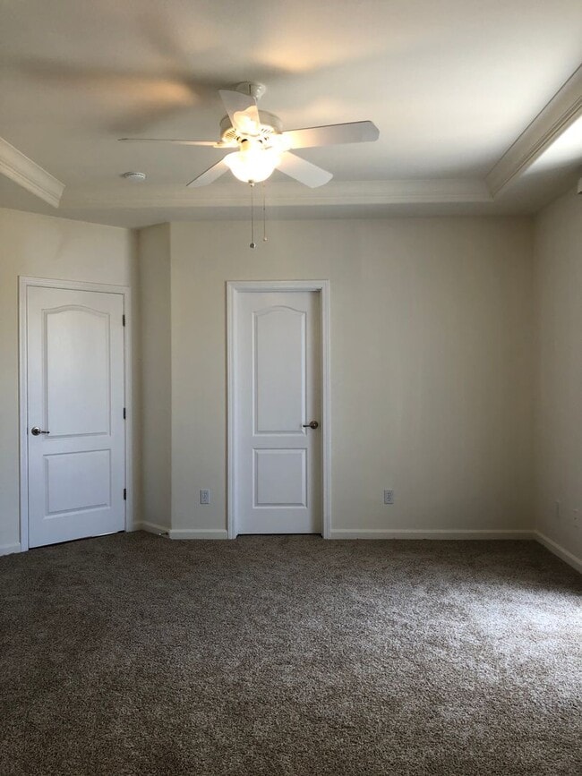 Building Photo - Available Now! 3 Bedroom 2 Bath Spacious H...