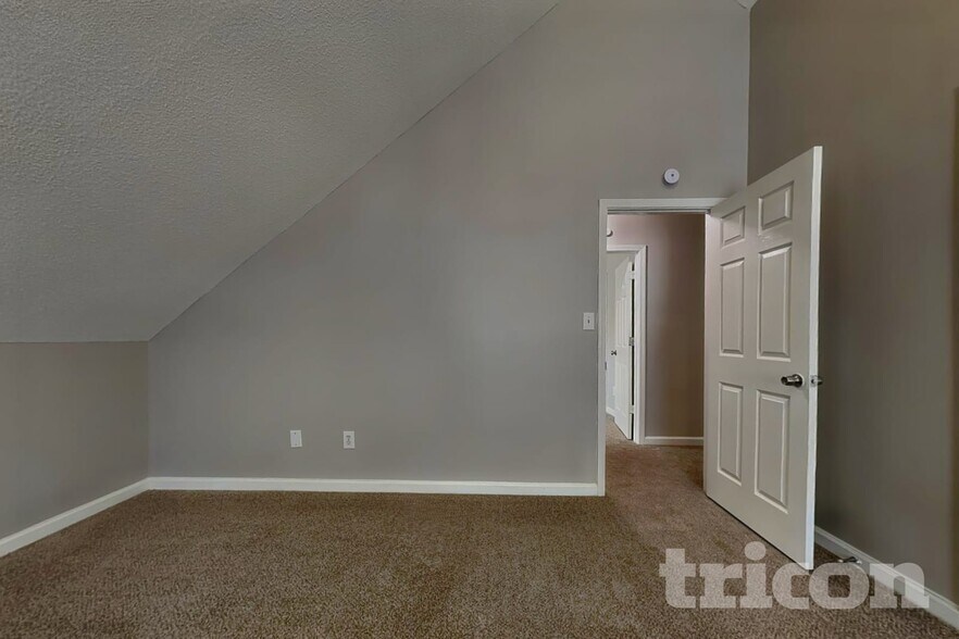 Building Photo - 5425 Brickleberry Way