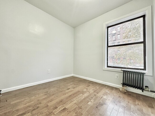 Building Photo - 518 W 204th St