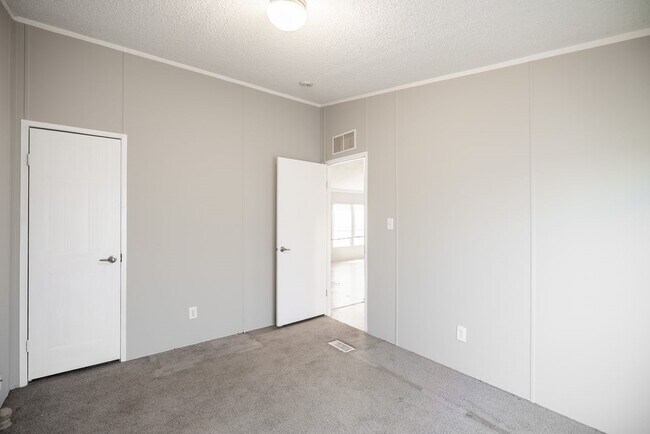 Building Photo - 30820 Peaches Way