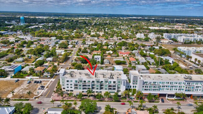 Building Photo - 236 SE 5th Ave