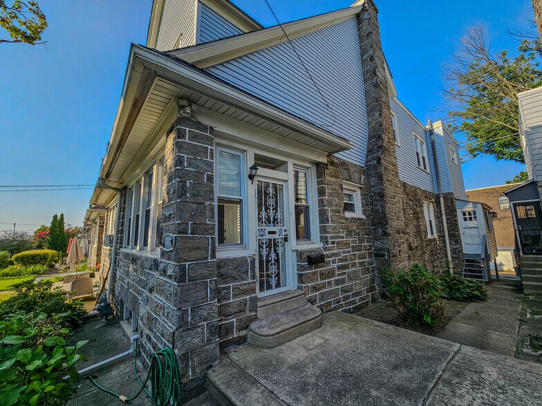 Building Photo - 740 Church Ln