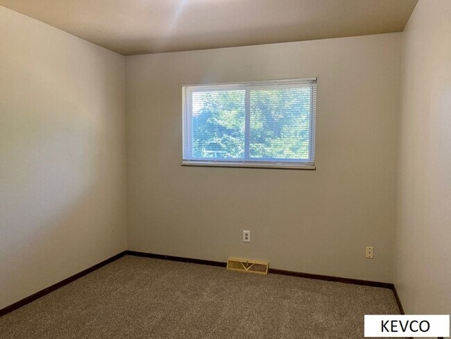 Building Photo - Four Bedroom Single Family Home with Large Backyard