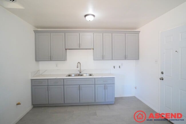 Building Photo - Charming Home in Arvin!