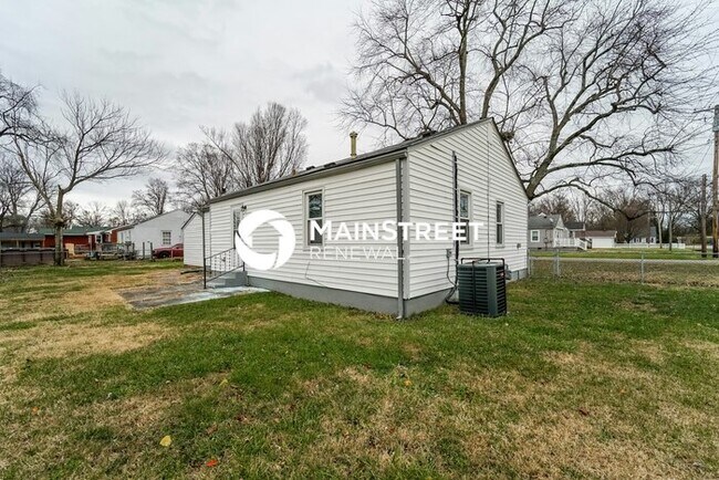 Building Photo - 3 Bedroom Pet-Friendly Home in Louisville, KY with Main Street Renewal