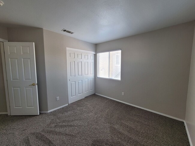 Building Photo - Beautiful 4 Bedroom Home in Green Valley