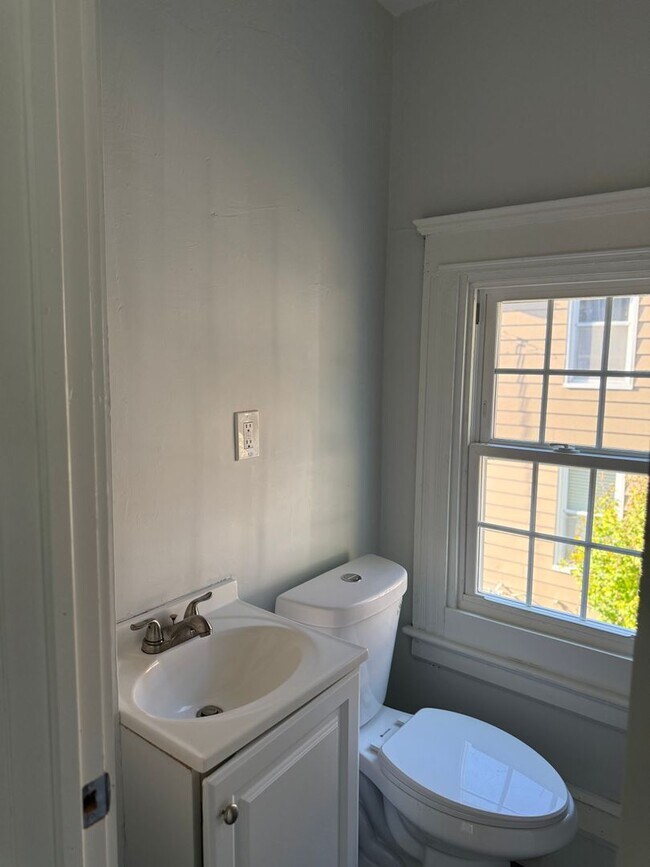 Building Photo - 40 N Beacon St