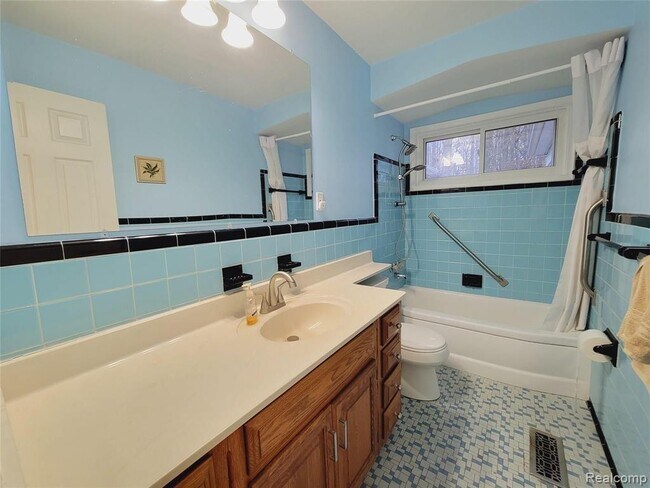 Building Photo - 18311 Norwich Rd