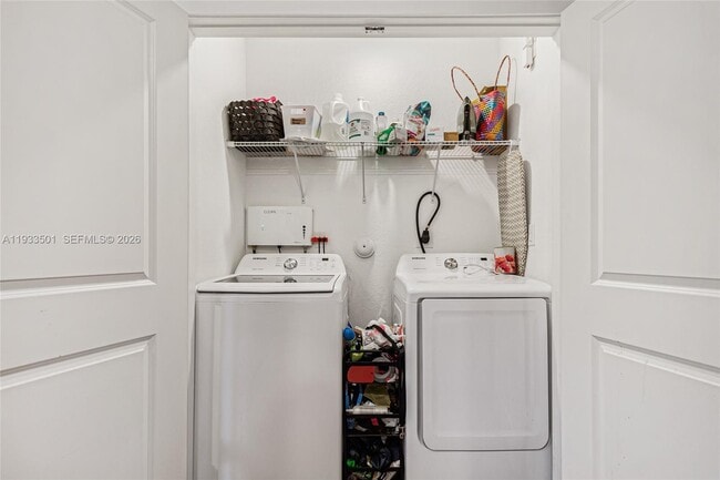 Building Photo - 476 NE 5th St