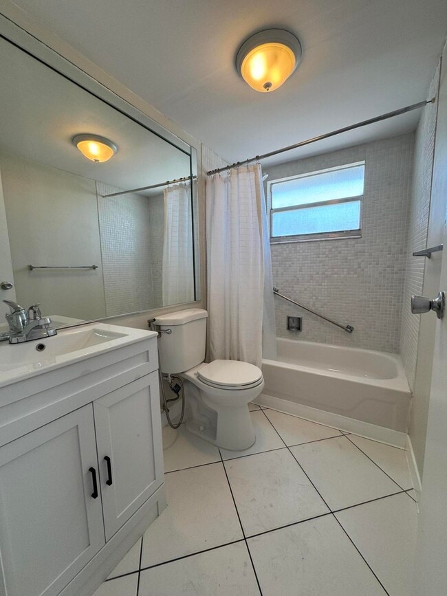Building Photo - 457 Brittany Dr