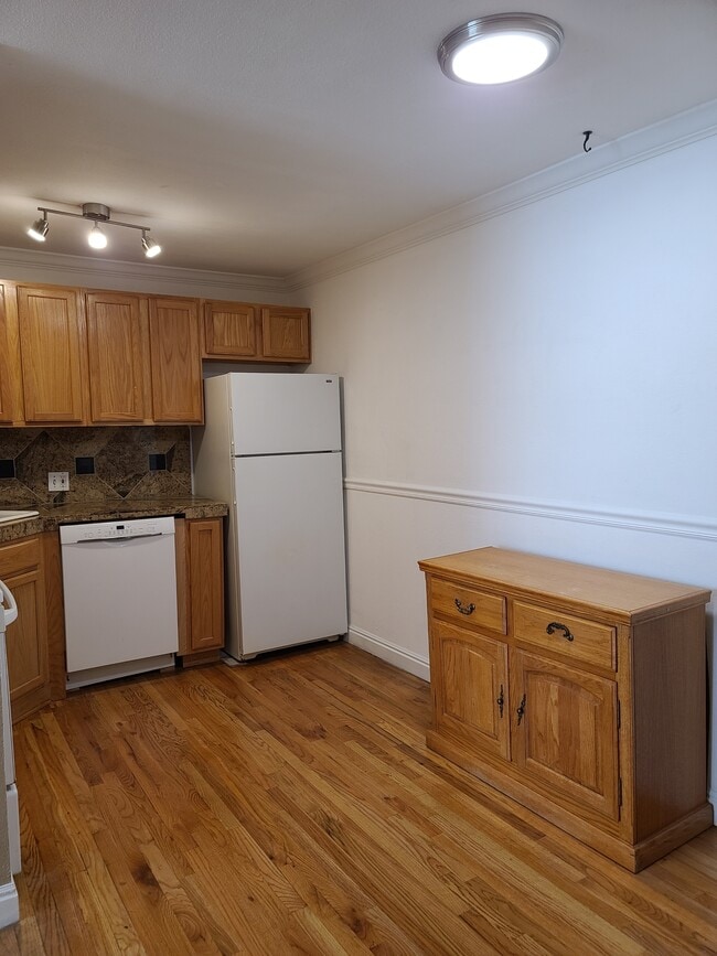Building Photo - 1390 Emerson St
