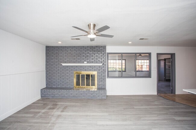 Building Photo - 6114 Nashville Ave